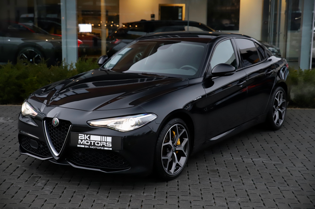 Alfa Romeo Giulia 2.0 Turbo 16V AT8-Q4 Veloce-H/K-CAMERA-DAB-CRUISE