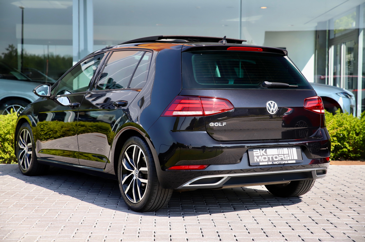 Volkswagen Golf 2.0 TDi DSG /PANODAK/CARPLAY/CAMERA/DIG.DASH/NAVI