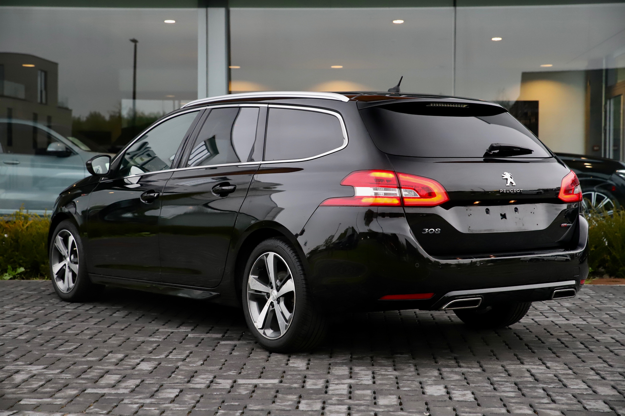 Peugeot 308 SW GT Line 1.2i PureTech /PANO/CAMERA/CRUISE/NAVI