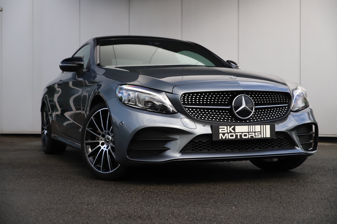 Mercedes-Benz C 180 AMG I Sunroof I Cam I 19" Wheels I 1st Owner