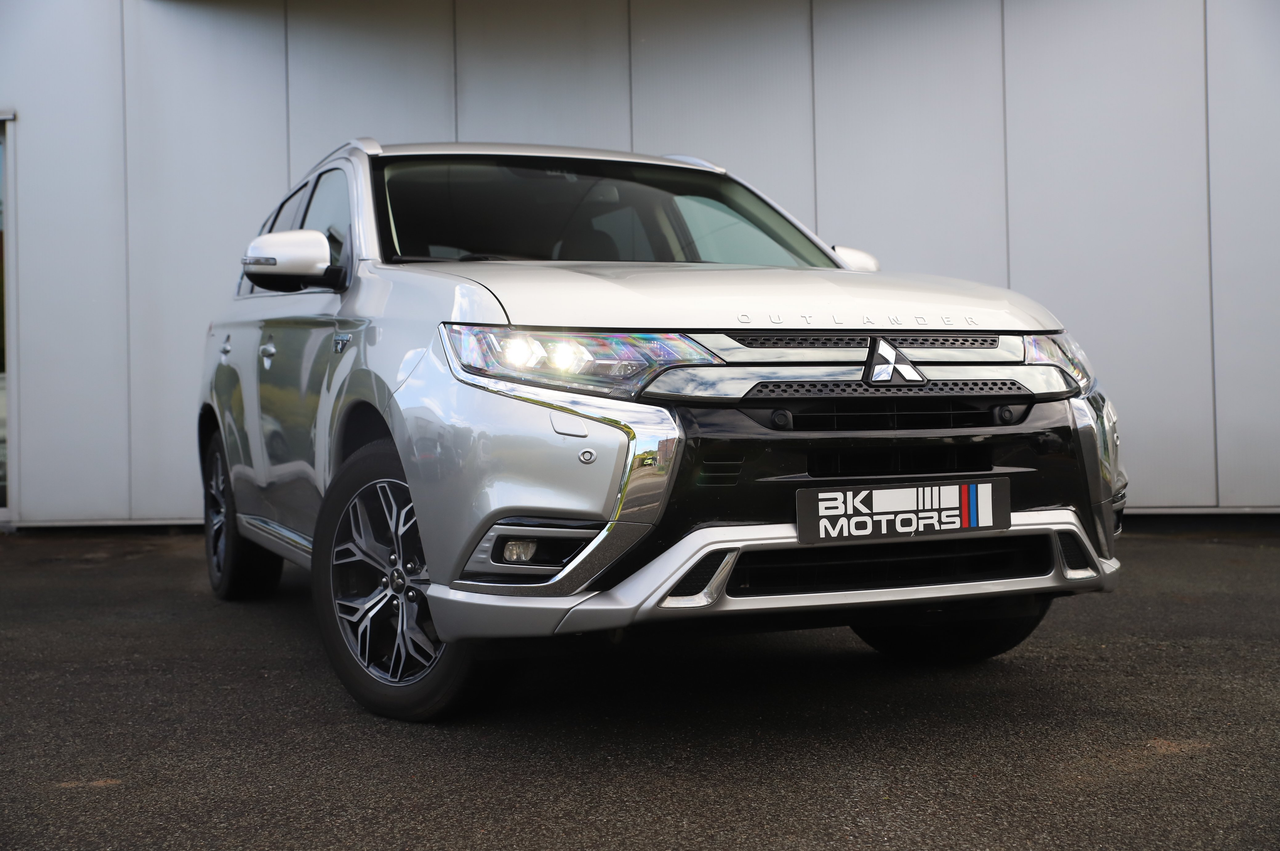 Mitsubishi Outlander 2.4i 4WD PHEV I Apple Carplay I 1st Owner