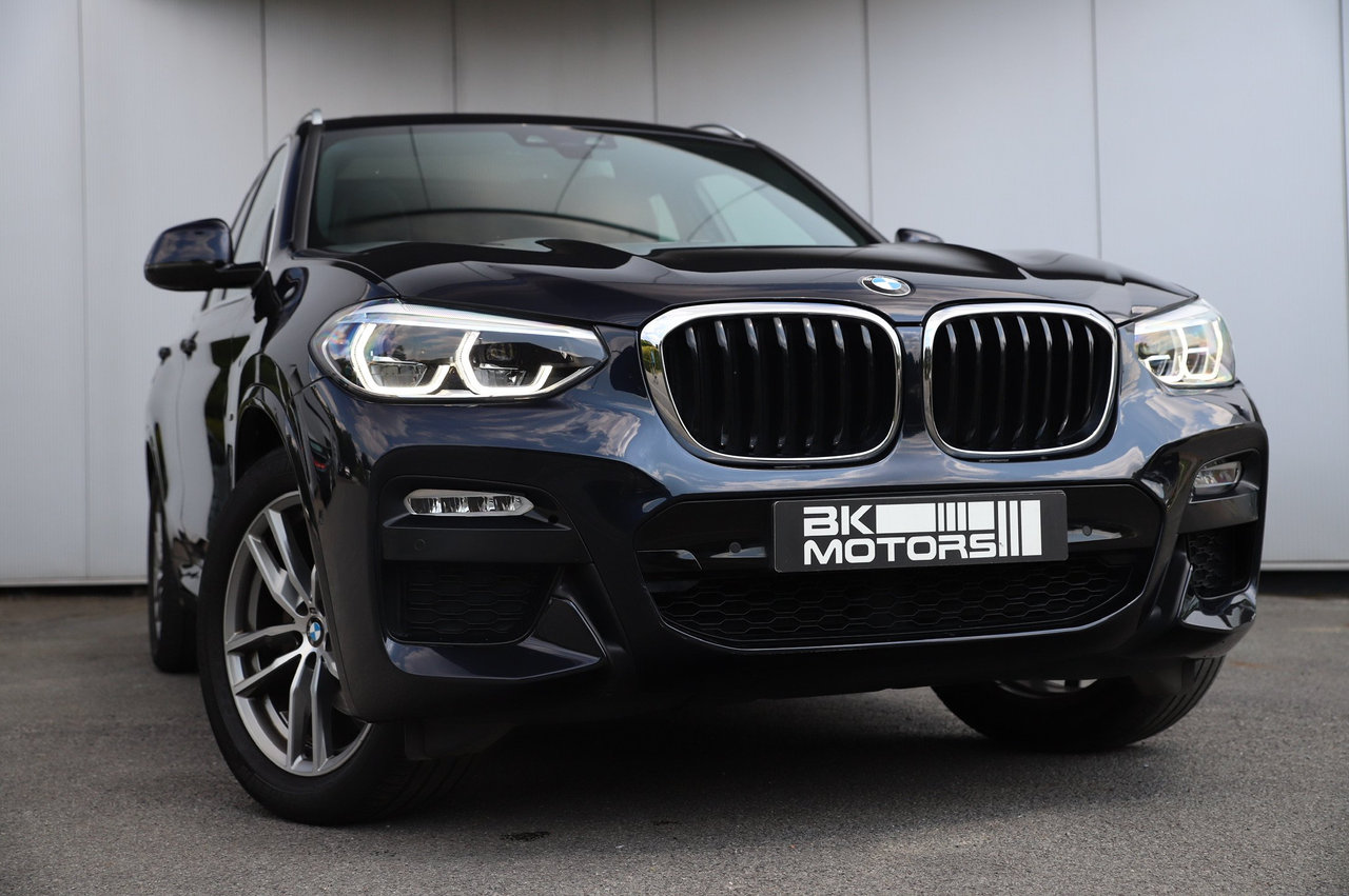 BMW X3 2.0iA xDrive20 I M-PACK I Hud I Pano I 1st Owner