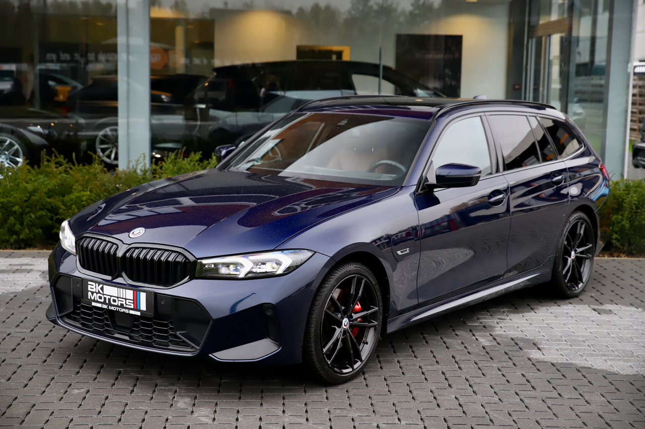BMW 330 e Touring M-Sport PANO H/K CAMERA TREKHAAK HEAD-UP