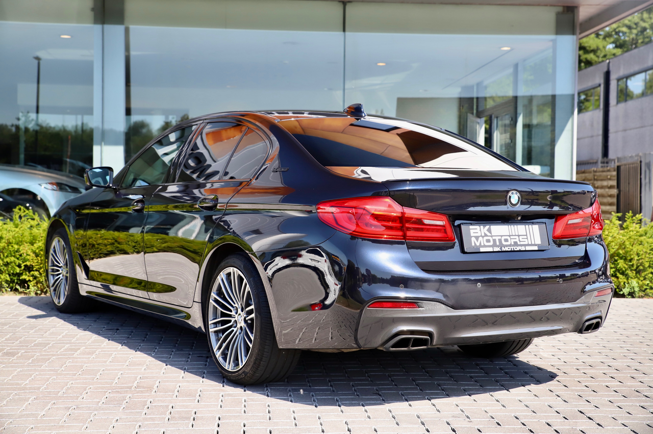 BMW 530 e iPerformance M-PACK /PANO/H&amp;K/HUD/360/ADAPTIVE..