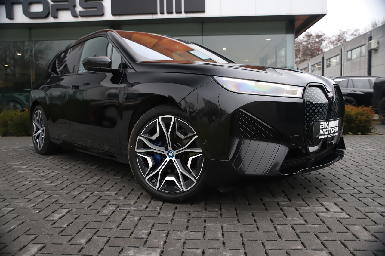 BMW iX xDrive40 76.6kWh -TREKHAAK-HUD-H/K-MASSAGE-360-