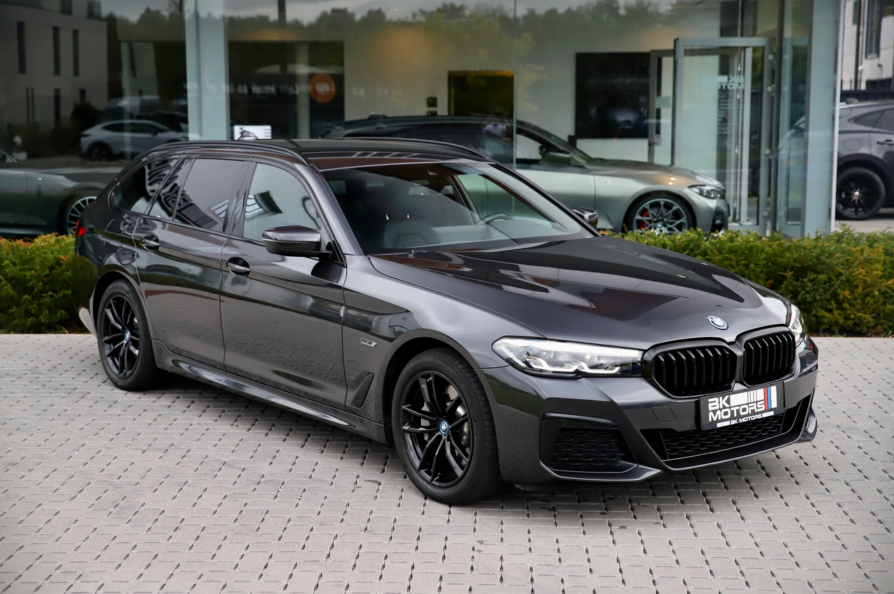 BMW 530 eAS Touring PHEV M-Pack - Trekhaak - H/K - Camera - CarPlay - Cruise - ...