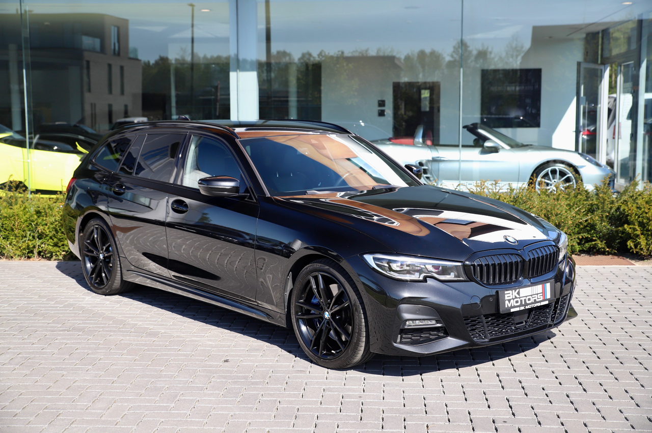 BMW 330 dXAS Touring M-Pack-Lichte Vracht-Trekhaak-BTW 21%-Carplay-LED-Adaptive-Ambiant-...