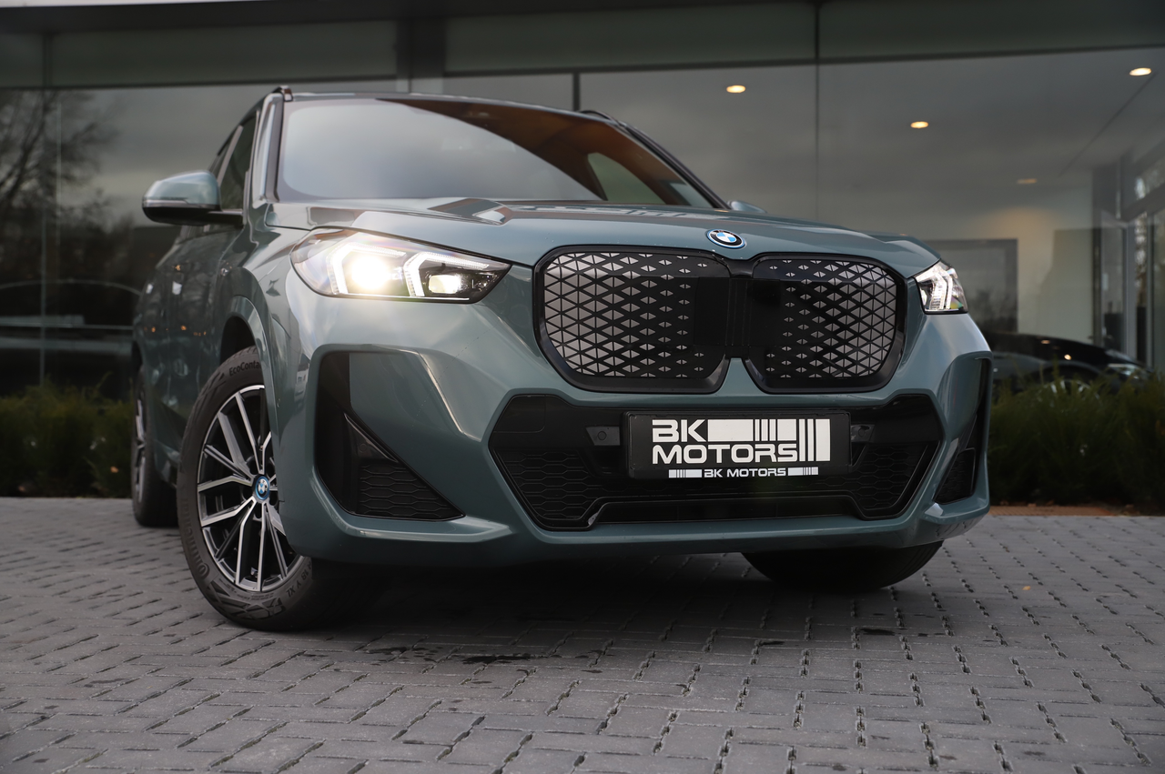 BMW iX1 66.5 kWh eDrive20 I M-PACK I 1st Owner I NIEUW