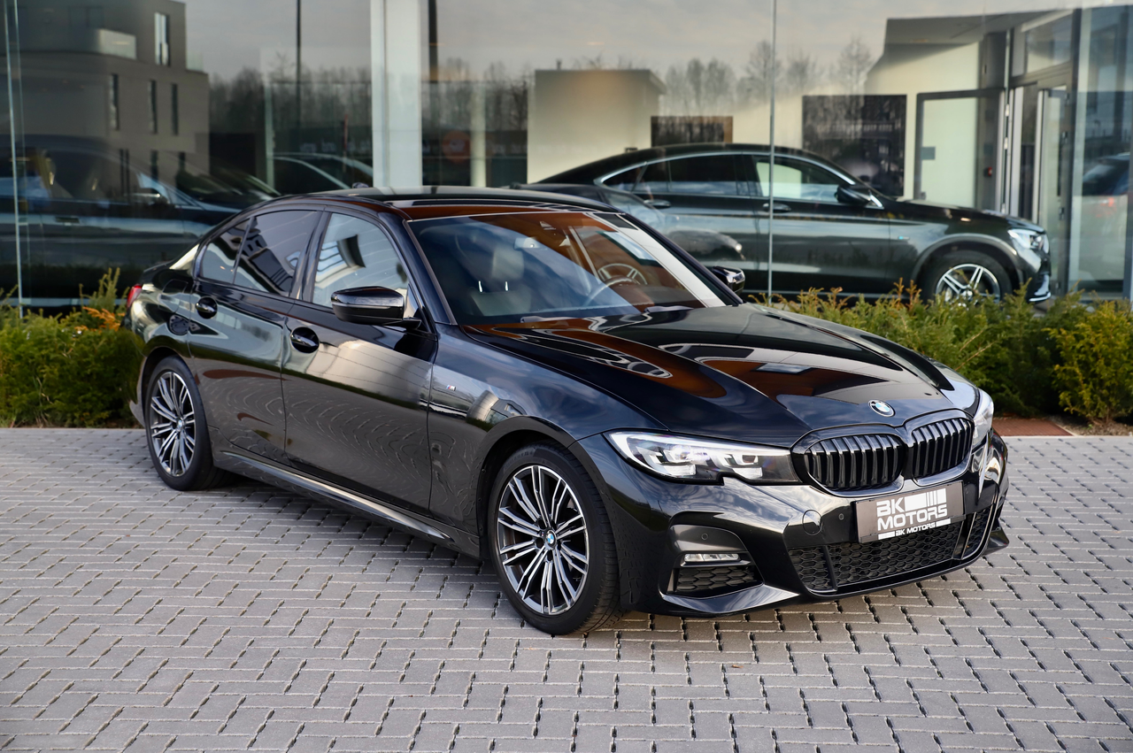BMW 318 i M-Pack-Camera-CarPlay-Cruise-DAB-LED-Ambiant