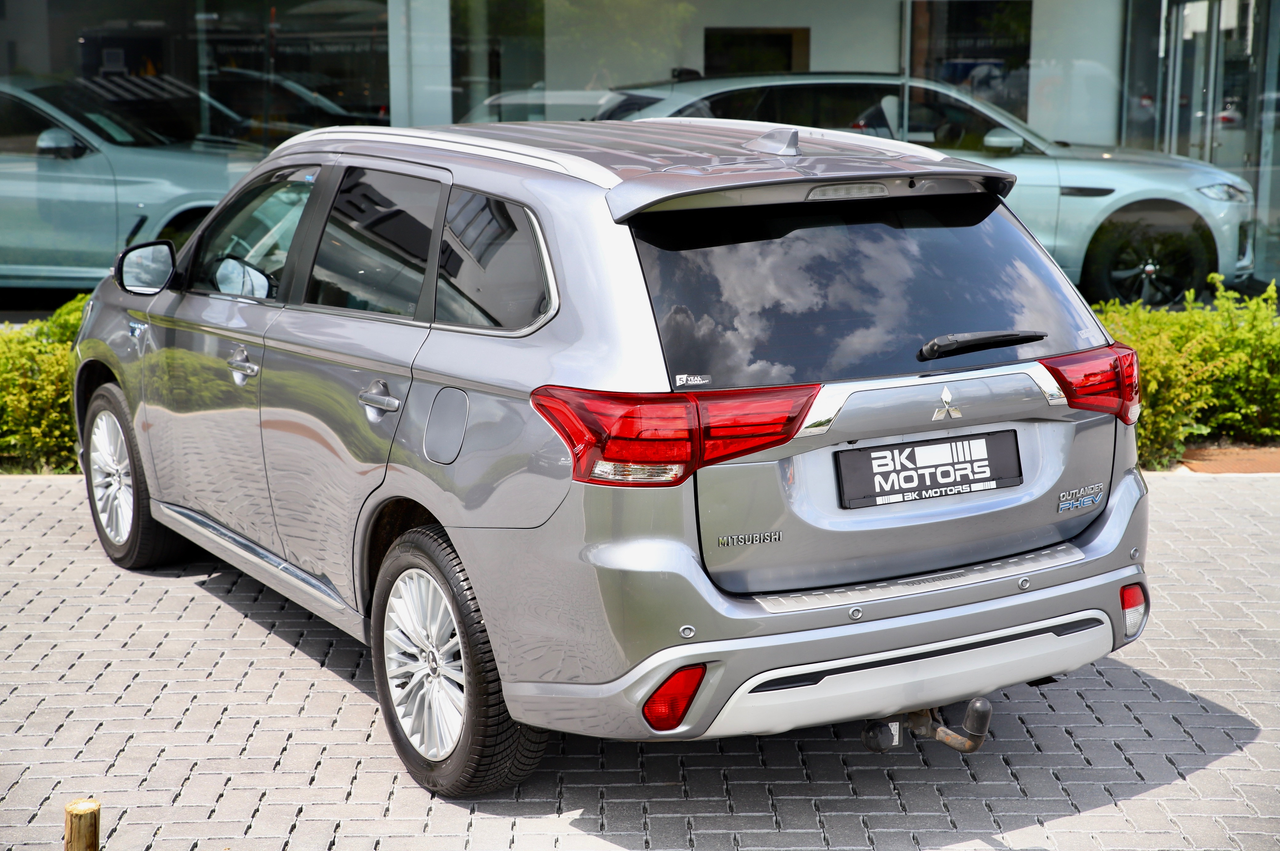Mitsubishi Outlander 2.4i 4WD PHEV /TREKHAAK/CAMERA/CRUISE/LED/KEYLESS