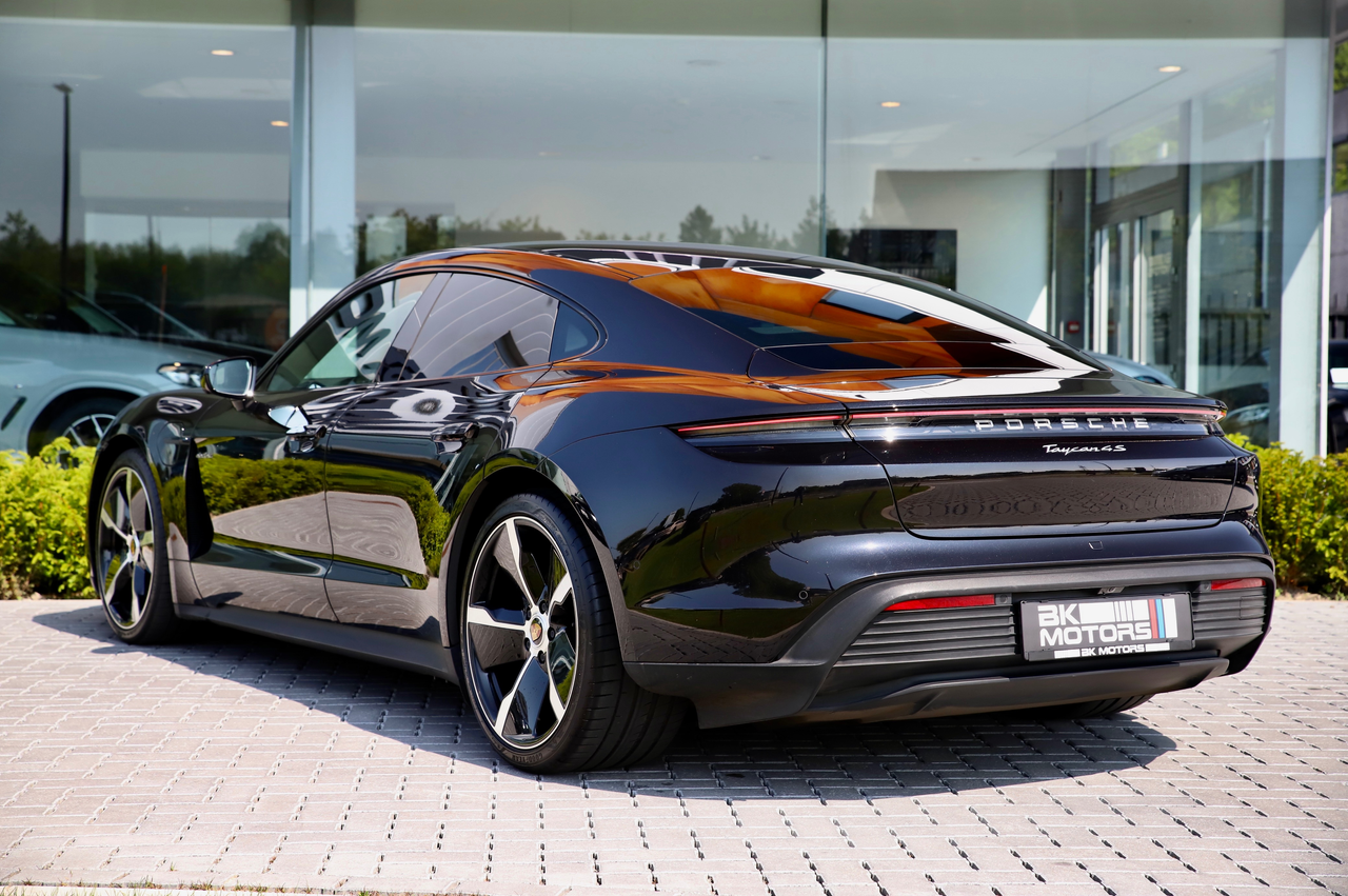 Porsche Taycan 4S 93.4kWh /BOSE/PANO/LUCHTVERING/360/CARPLAY