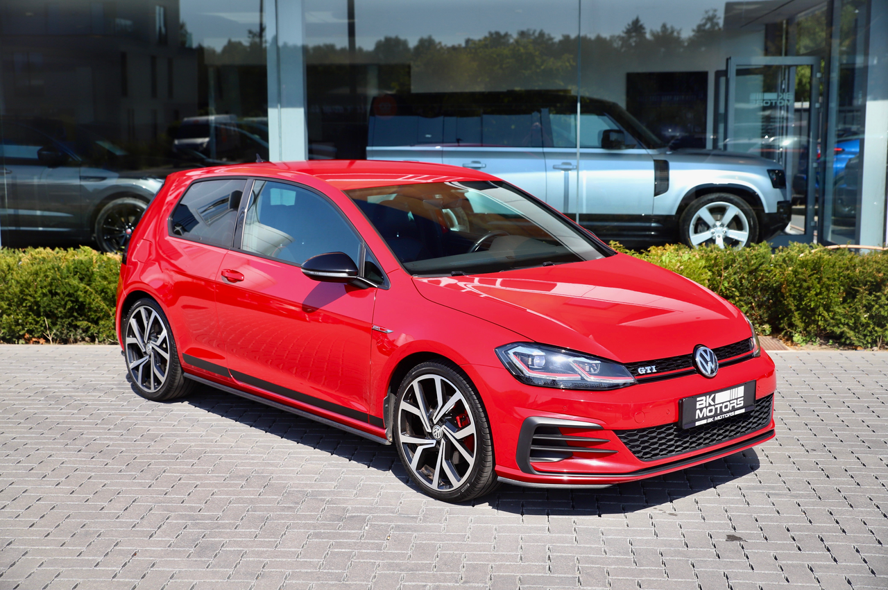 Volkswagen Golf GTI 2.0 TSI - CarPlay - Camera - Adaptive - LED - Navi - DAB - Leder
